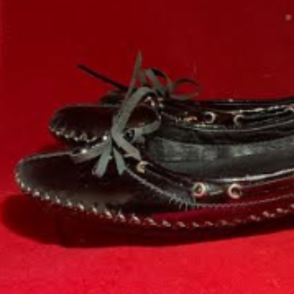 Donald Pliner Polly Patent Leather Low Heel - Picture 3 of 8